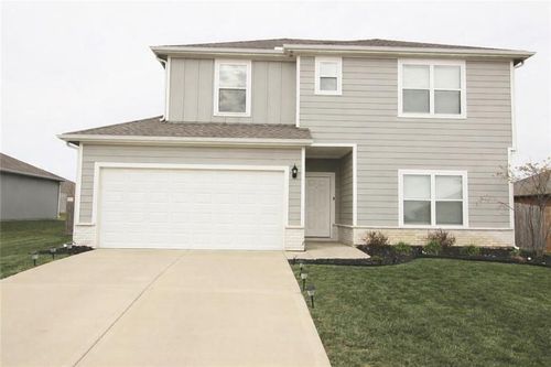 8001 Se 6th Ter, Blue Springs, MO, 64014-7702 | Card Image