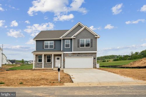 80 Whispering Oaks Dr, STAUNTON, VA, 24401-5537 | Card Image