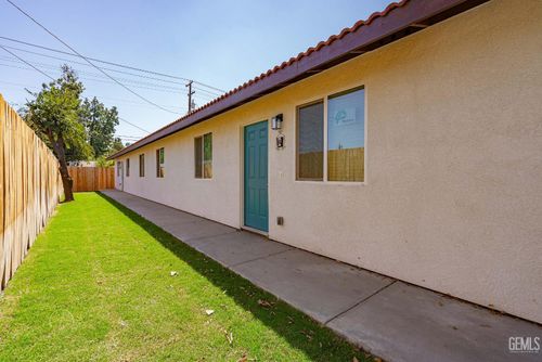 212 E Moneta Ave, Bakersfield, CA, 93308-4420 | Card Image