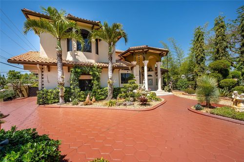 588 Miller Dr, Miami Springs, FL, 33166-6114 | Card Image