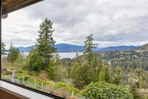 5180 Meadfeild Rd, West Vancouver, BC, V7W3B8 | Card Image