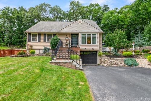 25 Birchwood Dr, Highland Mills, NY, 10930-2936 | Card Image