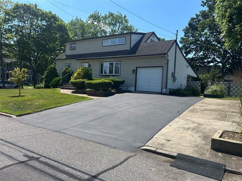 356 Montgomery Ave, Babylon, NY, 11704-4915 | Card Image