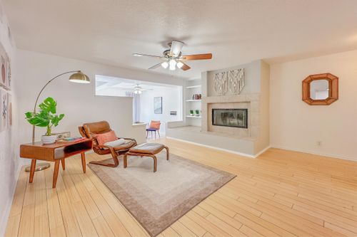 5101 Glenwood Pointe Ln Ne, Albuquerque, NM, 87111-2976 | Card Image