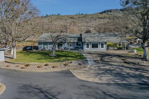 13290 Table Rock Rd, Central Point, OR, 97502-9340 | Card Image