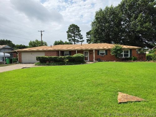817 W Date Street, Okemah, OK, 74859 | Card Image
