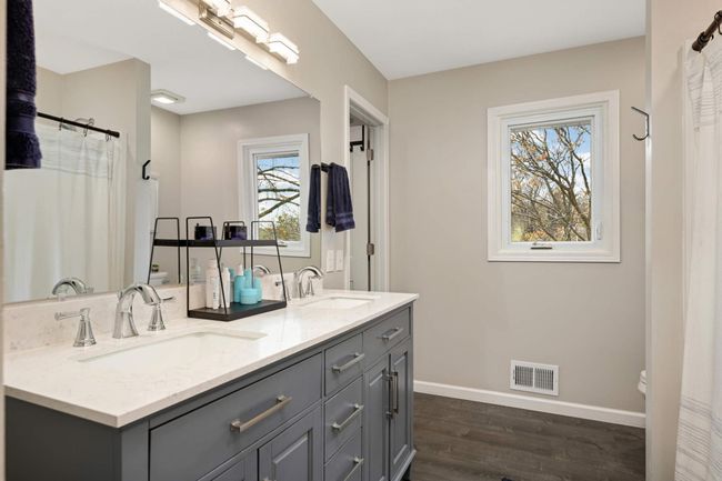 upstairs bathroom | Image 17