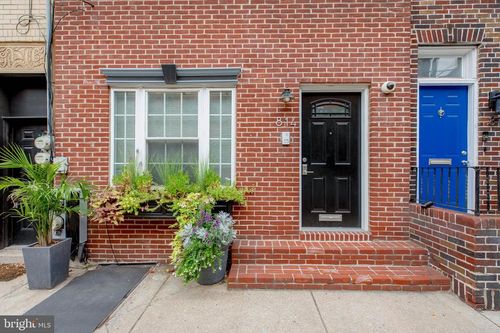 814 S 5th St, PHILADELPHIA, PA, 19147-3008 | Card Image