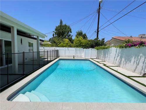 18823 Martha St, Tarzana, CA, 91356-1332 | Card Image
