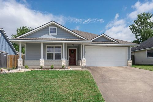 2705 Lynnwood, Bryan, TX, 77807 | Card Image