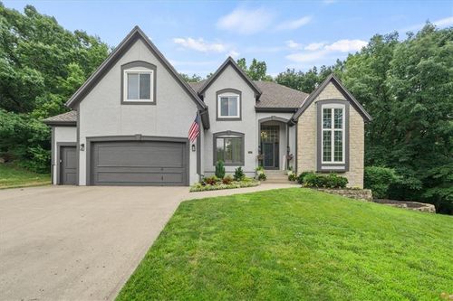 5812 Nw Hickory Pl, Parkville, MO, 64152-6133 | Card Image