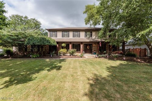 6252 Pebblebrook Ln, North Olmsted, OH, 44070-4575 | Card Image