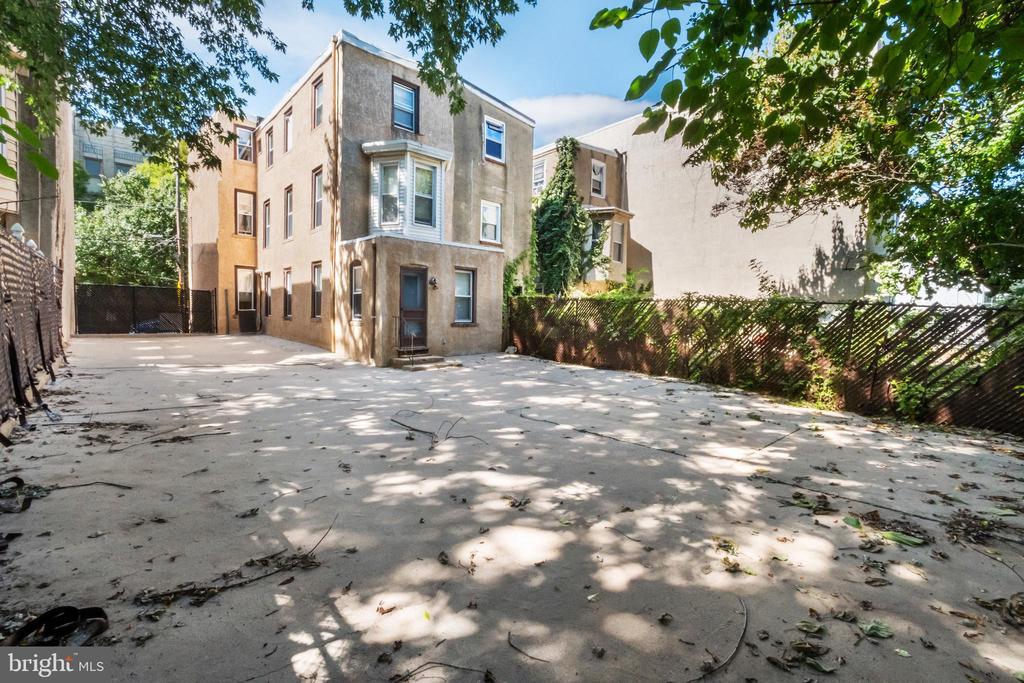 Land in PHILADELPHIA 3