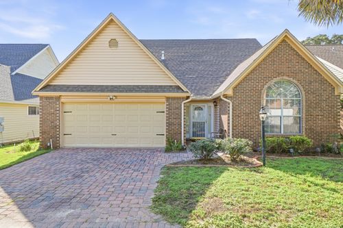 827 Fairway Lakes Dr, Niceville, FL, 32578-3843 | Card Image
