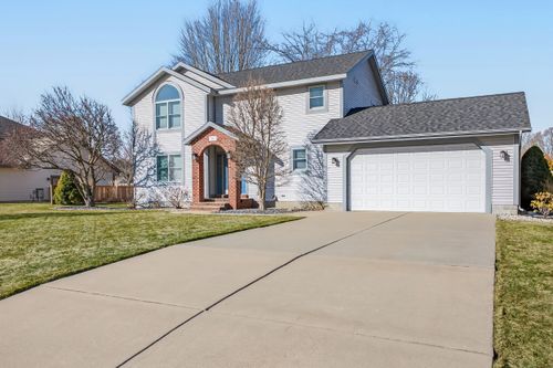 5115 Ossad Dr, Norton Shores, MI, 49441-5795 | Card Image