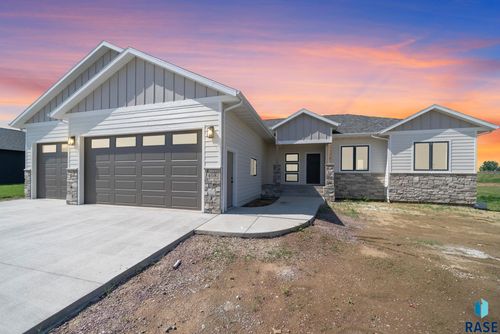 408 E 11th St Street, Crooks, SD, 57020 | Card Image