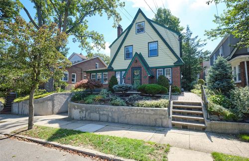 88 Mayfair Ave, Floral Park, NY, 11001-2448 | Card Image
