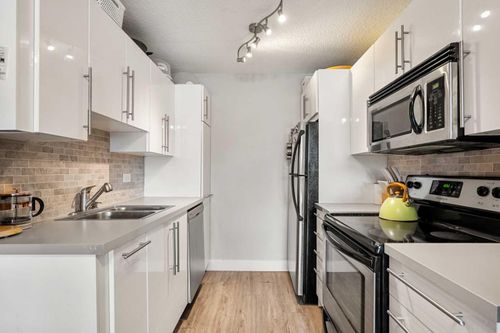 3c-515 17 Avenue Sw, Calgary, AB, T2S0A9 | Card Image