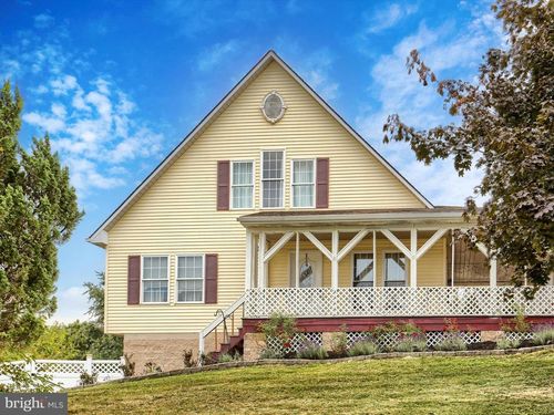 3 Hitching Post Cir, Thomasville, PA, 17364-9676 | Card Image