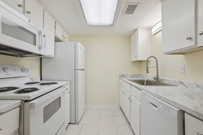 APT-210 - 2401 Leon St, Condo with 2 bedrooms, 2 bathrooms and 2 parking in Austin TX | Image 11