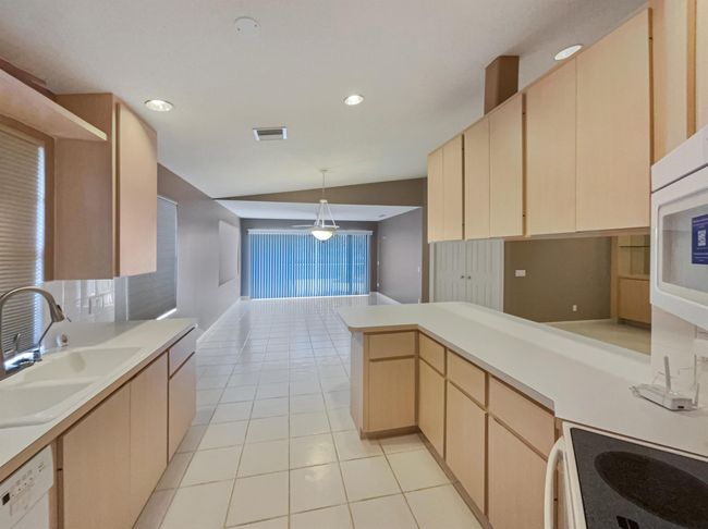 7789 Se Spicewood Cir, Condo with 2 bedrooms, 2 bathrooms and null parking in Hobe Sound FL | Image 24