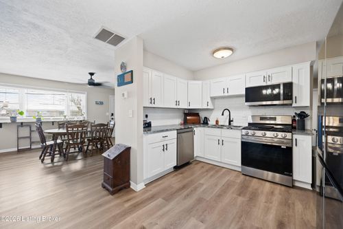 9806 Caven Ave, Louisville, KY, 40229-2050 | Card Image