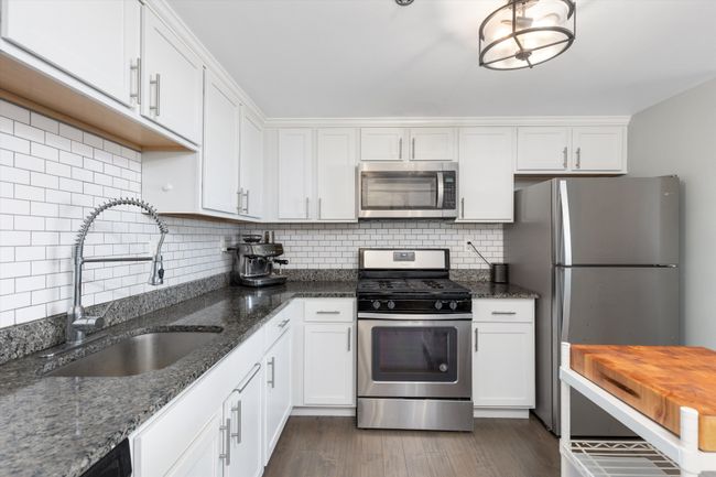 APT-1107 - 250 E Harbortown Dr, Condo with 2 bedrooms, 2 bathrooms and null parking in Detroit MI | Image 10