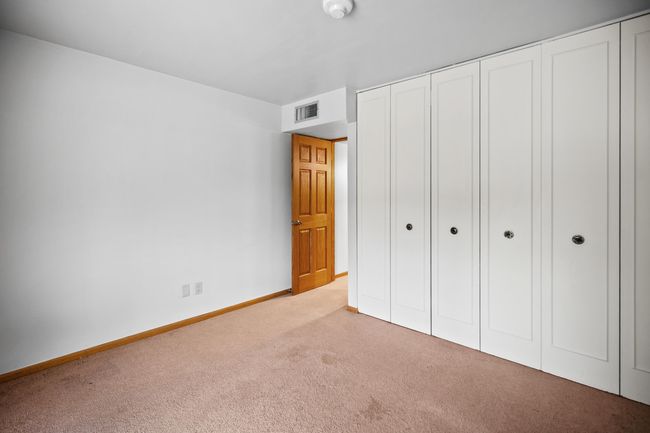4050 W Rivers Edge Cir, Condo with 2 bedrooms, 1 bathrooms and null parking in Brown Deer WI | Image 33