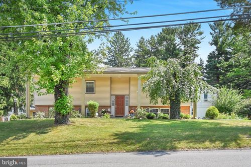 17 Furnace Rd, WERNERSVILLE, PA, 19565-1405 | Card Image