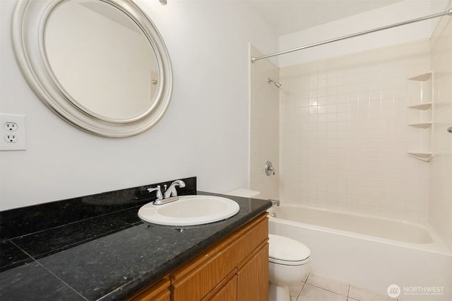 Downstairs Bathroom | Image 25