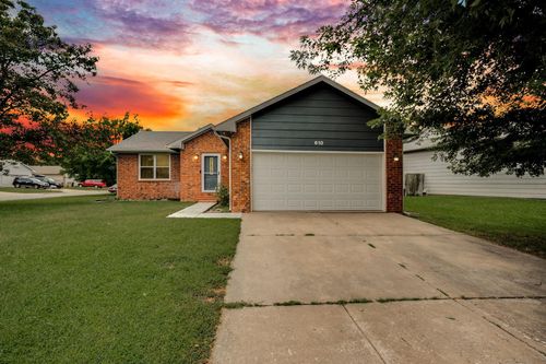 610 E Rolling Hills Ct, Clearwater, KS, 67026 | Card Image