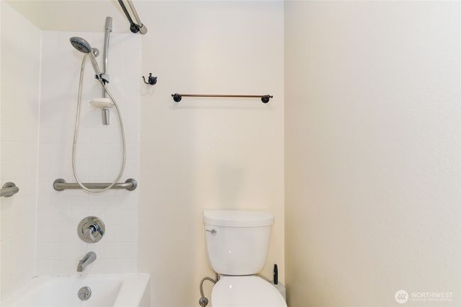 APT-701 - 1910 Evergreen Park Dr Sw, Condo with 2 bedrooms, 2 bathrooms and 1 parking in Olympia WA | Image 16