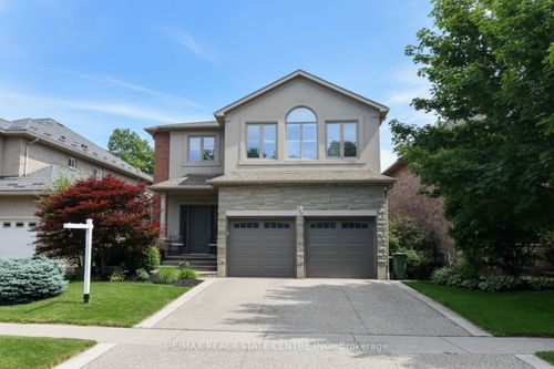 227 Valridge Dr, Ancaster, ON, L9G5C5 | Card Image