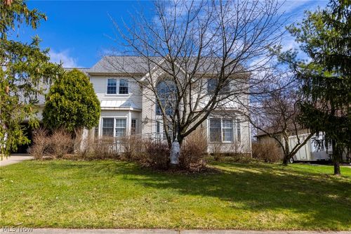 7571 Pleasant Run Dr, Seven Hills, OH, 44131-5906 | Card Image