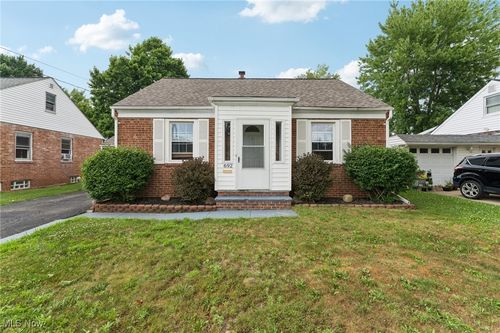 692 Lucille Ave, Painesville, OH, 44077-2732 | Card Image