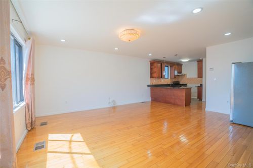 11907 14th Rd, College Point, NY, 11356-1610 | Card Image