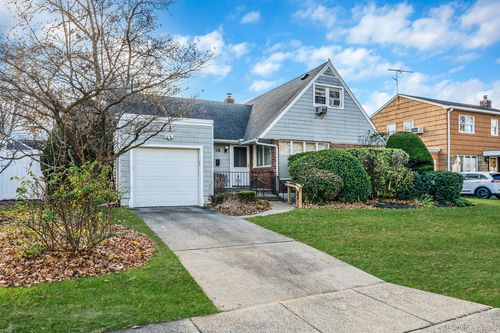 78 Patton Blvd, New Hyde Park, NY, 11040-1731 | Card Image