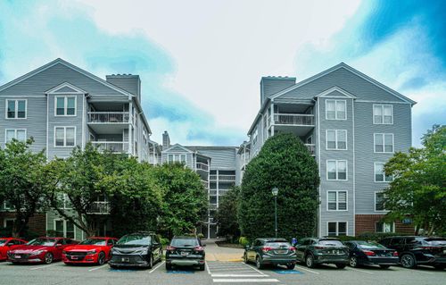 4-c5-3176 Summit Square Dr, OAKTON, VA, 22124-2877 | Card Image