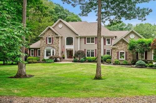 19 Wellington Dr, Long Valley, NJ, 07853-6115 | Card Image