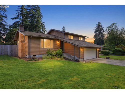 102 Sherwood Ln, Castle Rock, WA, 98611-9462 | Card Image