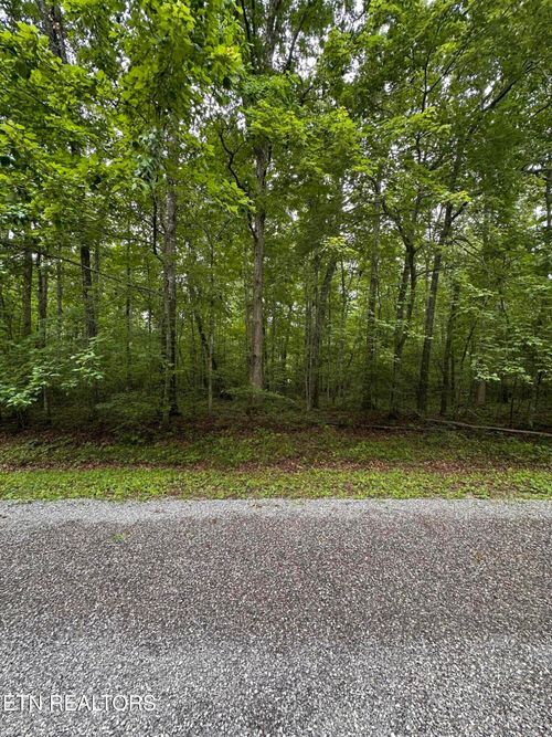 935 Veho Cir, Crossville, TN, 38572-8301 | Card Image