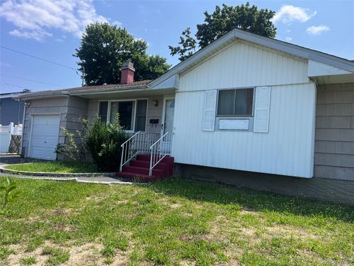 164 Hancock Street, Islip, NY, 11717 | Card Image