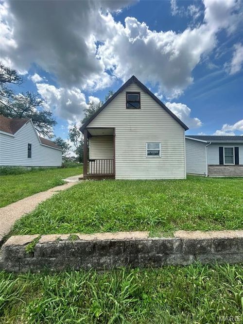 1541 5th St, Madison, IL, 62060-1401 | Card Image