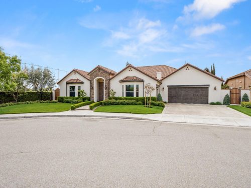 2567 E Sarazen Avenue, Fresno, CA, 93730 | Card Image