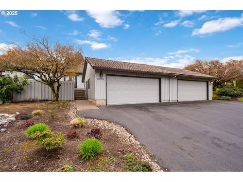 6275 Club House Cir, West Linn, OR, 97068-2243 | Card Image