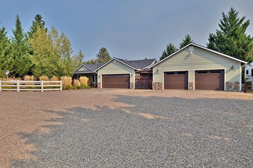 203 Edgerton Ln, Wolf Creek, OR, 97497-8737 | Card Image