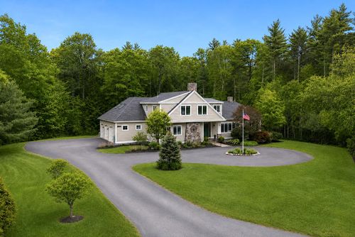 18 Paddock Way, Falmouth, ME, 04105-1457 | Card Image