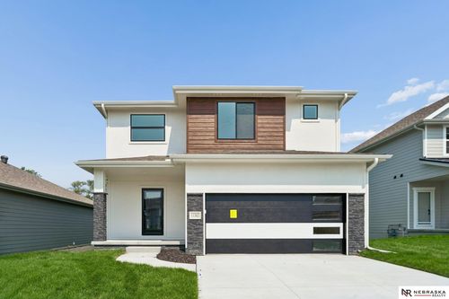 11302 Portage Cir, Papillion, NE, 68046-3347 | Card Image