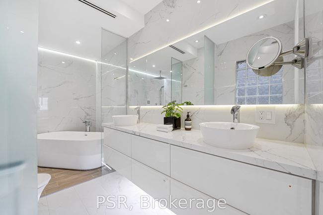 184 Strachan Ave, House attached with 5 bedrooms, 5 bathrooms and 1 parking in Toronto ON | Image 20