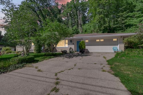 28 Woodland Trl, Ogden Dunes, IN, 46368-8717 | Card Image